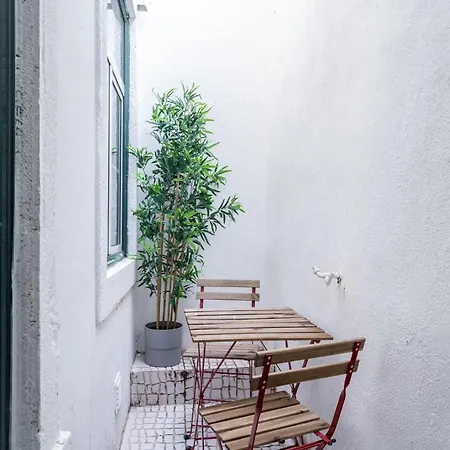 Akicity Ourique Rose Apartment *